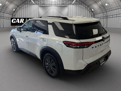 2022 Nissan Pathfinder SV 2WD