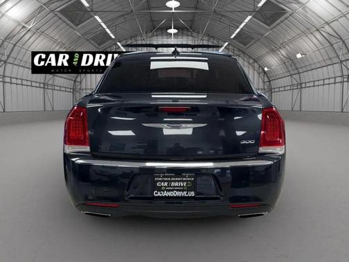 2018 Chrysler 300 Touring