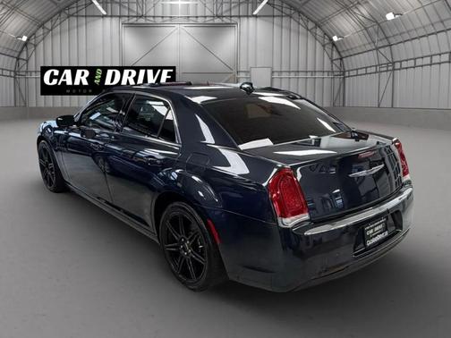 2018 Chrysler 300 Touring