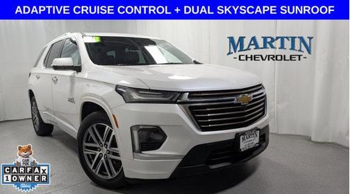 Iridescent Pearl Tricoat 2023 Chevrolet Traverse High Country