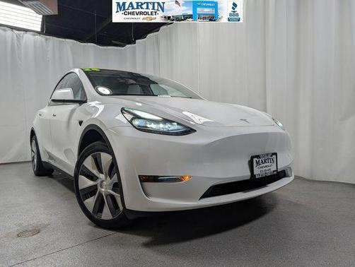 Pearl White Multi 2024 Tesla Model Y Long Range