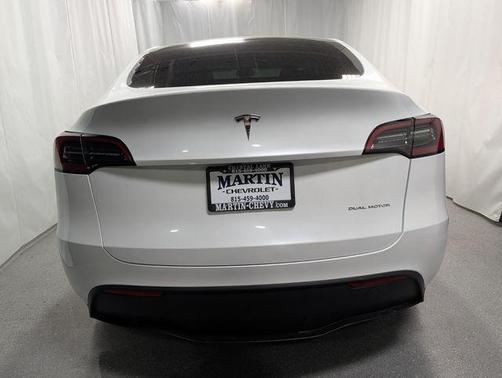 Pearl White Multi 2024 Tesla Model Y Long Range