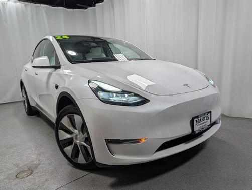 Pearl White Multi 2024 Tesla Model Y Long Range