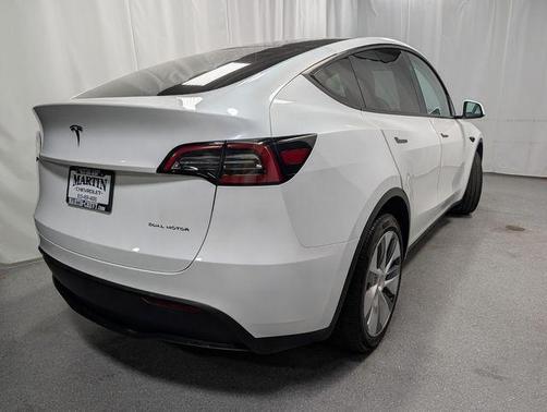 Pearl White Multi 2024 Tesla Model Y Long Range