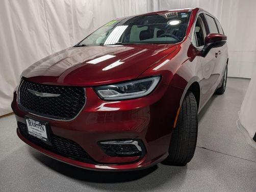 Velvet Red Pearlcoat 2023 Chrysler Pacifica Touring-L
