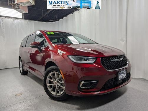 Velvet Red Pearlcoat 2023 Chrysler Pacifica Touring-L