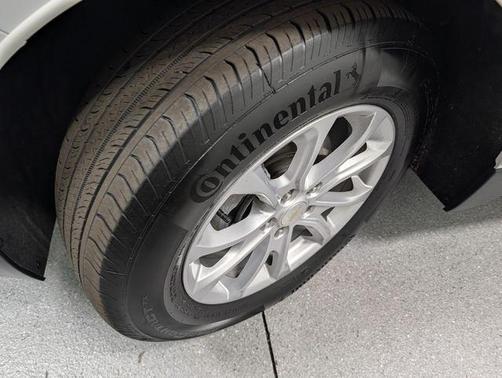 Summit White 2020 Chevrolet Equinox 2LT