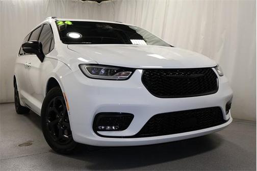 2024 Chrysler Pacifica Hybrid Select