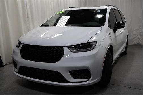 2024 Chrysler Pacifica Hybrid Select
