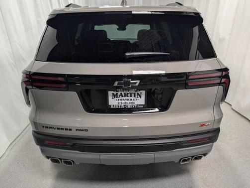 Sandstone Gray 2026 Chevrolet Traverse Z71