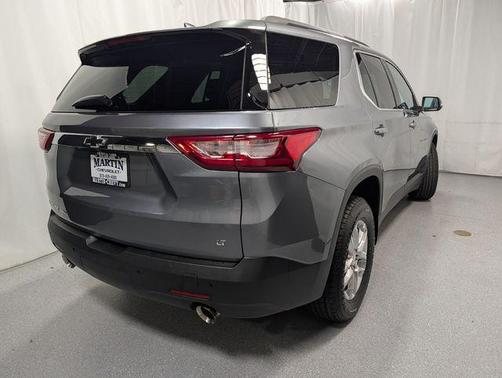 Satin Steel Metallic 2021 Chevrolet Traverse LT Leather
