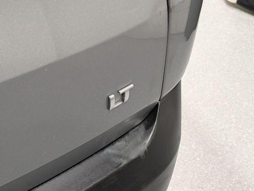 Sterling Gray Metallic 2023 Chevrolet Traverse LT Leather