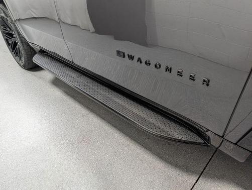 Metallic 2023 Jeep Wagoneer Series II