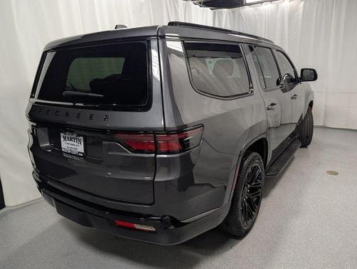 Metallic 2023 Jeep Wagoneer Series II