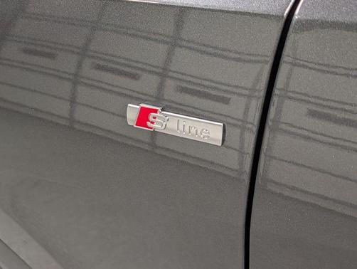 Daytona Gray Pearl Effect 2020 Audi Q8 55 Premium Plus