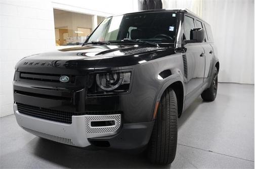 2023 Land Rover Defender SE
