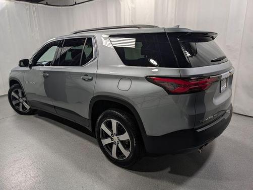 Sterling Gray Metallic 2023 Chevrolet Traverse LT Leather