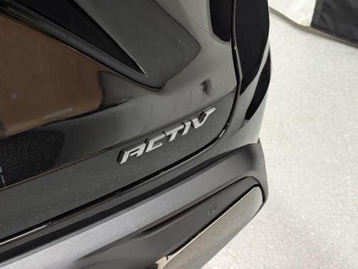 Mosaic Black Metallic 2026 Chevrolet Trax ACTIV