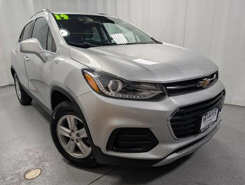 Silver Ice Metallic 2019 Chevrolet Trax LT