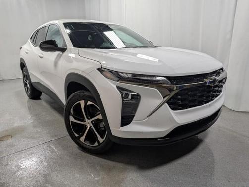 Summit White 2026 Chevrolet Trax 1RS