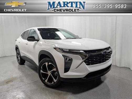 Summit White 2026 Chevrolet Trax 1RS