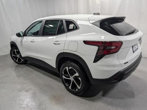 Summit White 2026 Chevrolet Trax 1RS