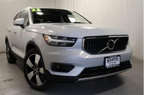 2022 Volvo XC40 T5 Momentum