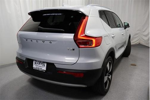 2022 Volvo XC40 T5 Momentum