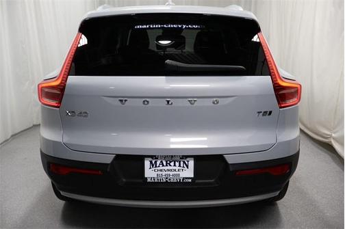 2022 Volvo XC40 T5 Momentum