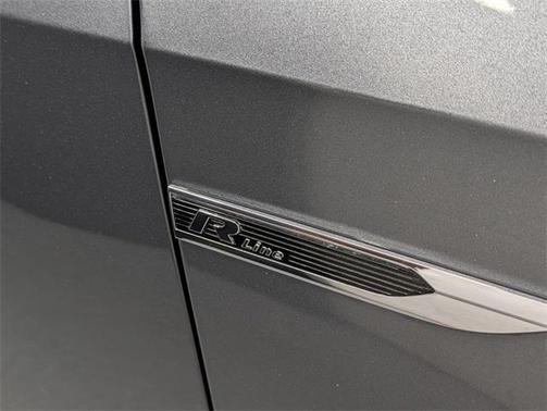 2017 Volkswagen Passat 1.8T R-Line