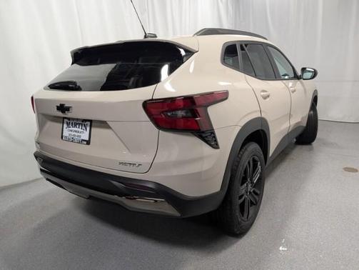White Sand 2026 Chevrolet Trax ACTIV