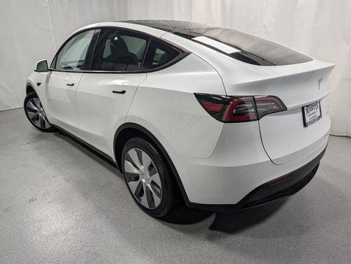 Pearl White Multi 2023 Tesla Model Y Long Range
