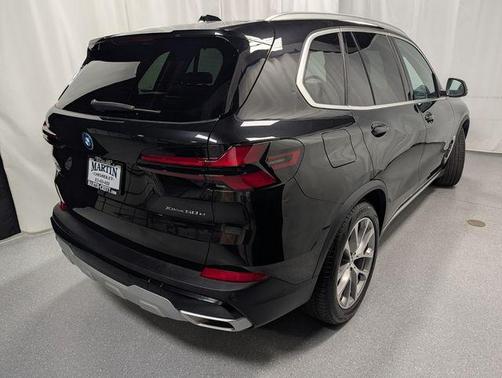 Black Sapphire Metallic 2026 BMW X5 PHEV xDrive50e