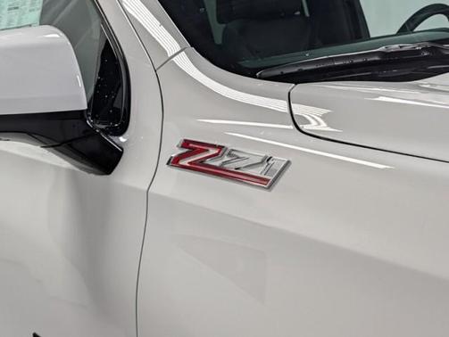 Summit White 2027 Chevrolet Suburban Z71