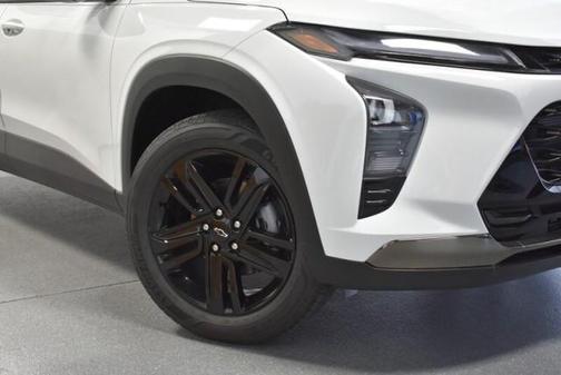 Summit White 2026 Chevrolet Trax ACTIV