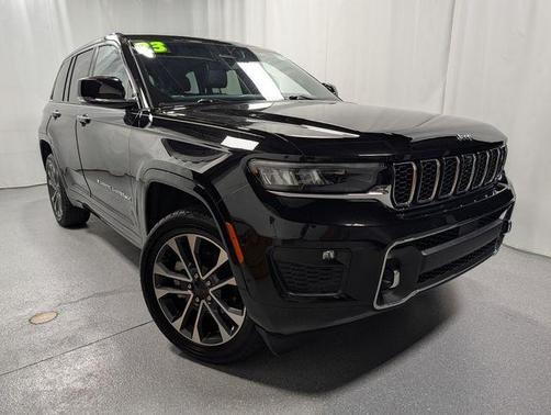 Diamond Black 2023 Jeep Grand Cherokee Overland