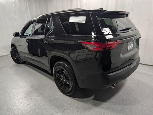 Mosaic Black Metallic 2023 Chevrolet Traverse LT Cloth