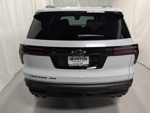 Polar White 2026 Chevrolet Traverse LT