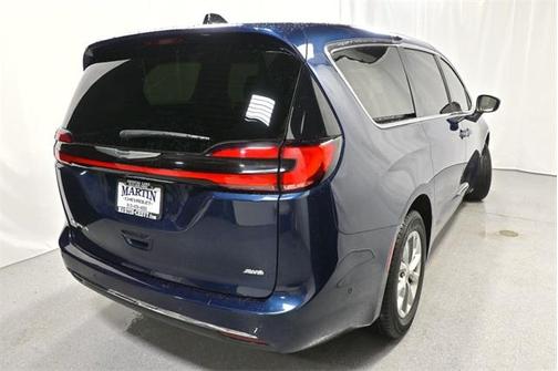 2023 Chrysler Pacifica Touring-L