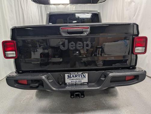 2023 Jeep Gladiator Sport