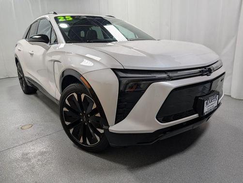 Iridescent Pearl Tricoat 2025 Chevrolet Blazer EV RS