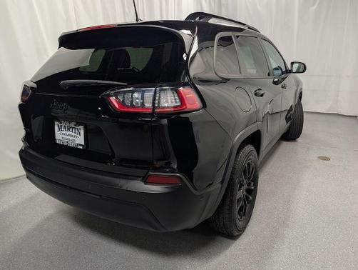 Diamond Black 2023 Jeep Cherokee Altitude Lux