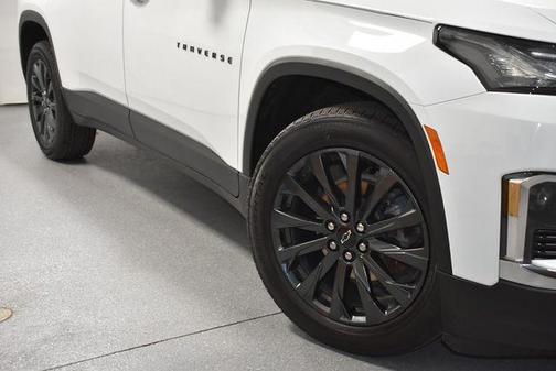 Summit White 2023 Chevrolet Traverse RS