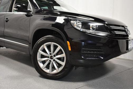Deep Black Pearl Effect 2017 Volkswagen Tiguan 2.0T Wolfsburg Edition