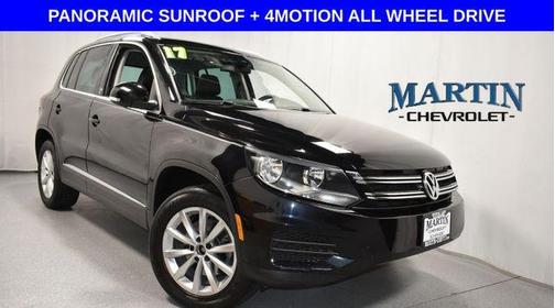 Deep Black Pearl Effect 2017 Volkswagen Tiguan 2.0T Wolfsburg Edition