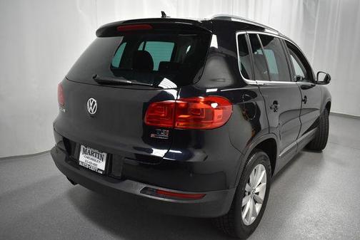 Deep Black Pearl Effect 2017 Volkswagen Tiguan 2.0T Wolfsburg Edition