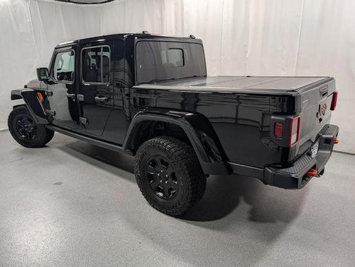 Black Clearcoat 2022 Jeep Gladiator Mojave