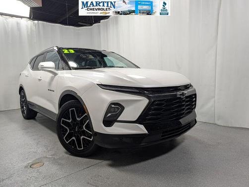 Iridescent Pearl Tricoat 2023 Chevrolet Blazer RS