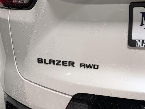 Iridescent Pearl Tricoat 2023 Chevrolet Blazer RS