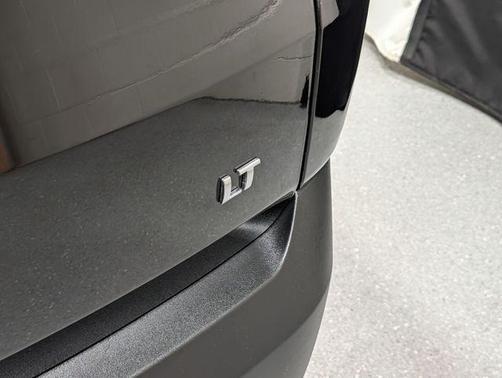 Mosaic Black Metallic 2023 Chevrolet Traverse LT Leather